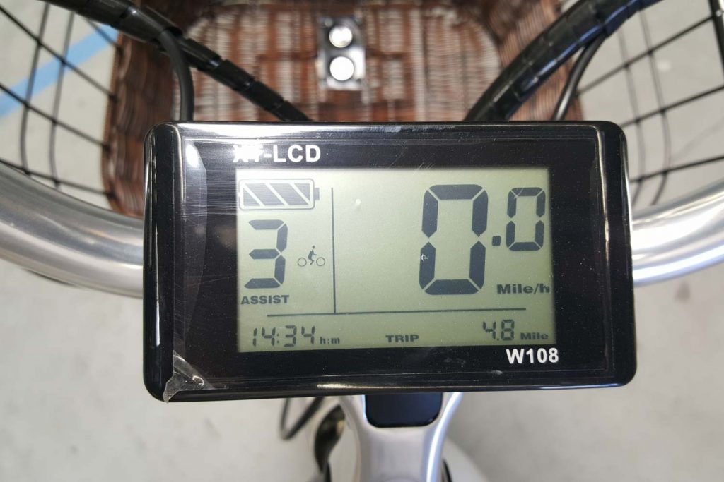 Digital display with pedal assist on the Phantom Swirl electric bike